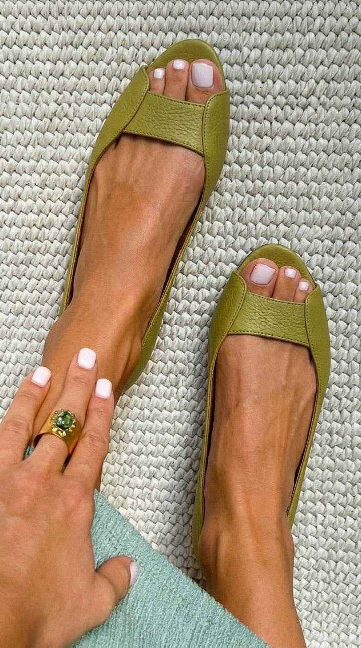 Adelina | Chic Comfort Sandals in Gold