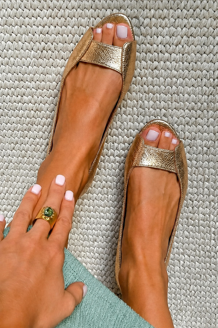 Adelina | Chic Comfort Sandals in Gold